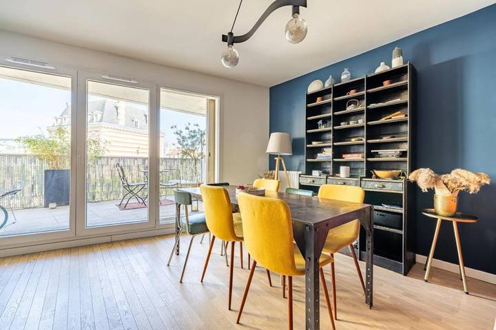 Location de vacances pour 6 personnes, avec Balcon ainsi que Terrasse et Vue à Bagnolet