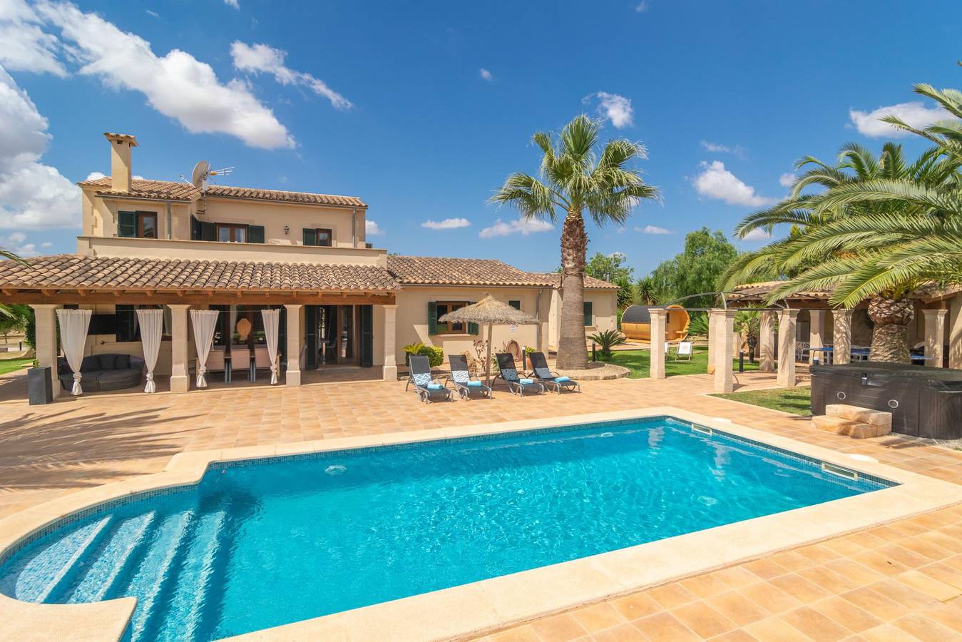 Villa Sun Club Home - Fantastische Villa mit privatem Pool, Whirlpool und gratis W-Lan. in Llucmajor, Mallorca Süden