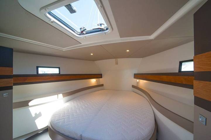 Péniche pour 4 personnes, avec jacuzzi dans Port Vauban Juan Les Pins