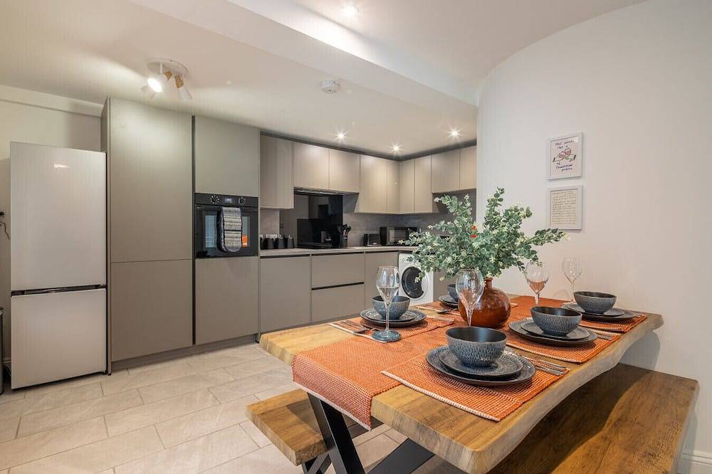 Modern 3 Bed Home - Heart of Cambridge + Parking in Abbey Ward, Cambridge