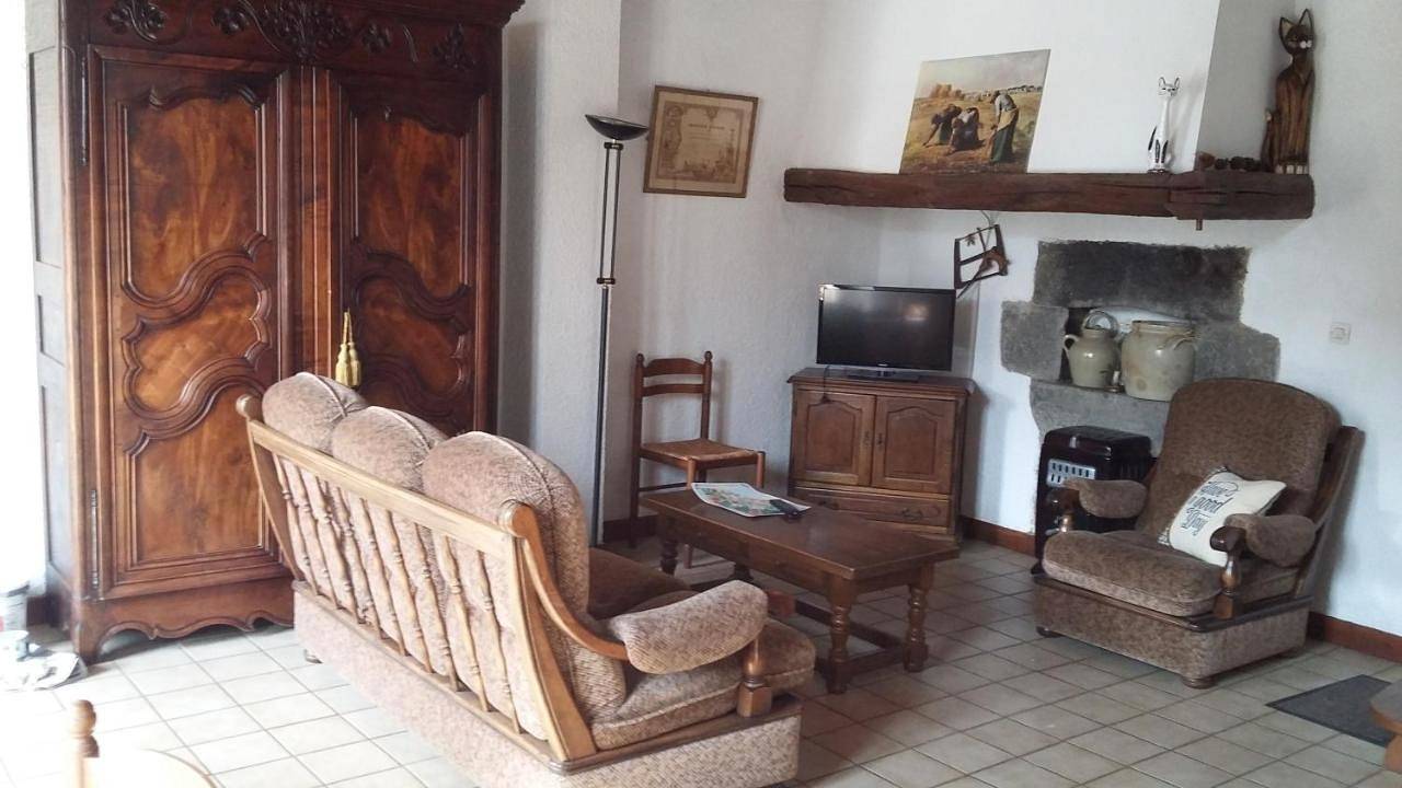 Appartement entier, Two-Bedroom Apartment in Valeille, Montbrison
