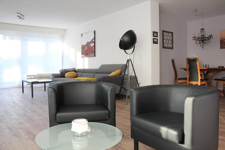 Ferienwohnung für 6 Personen, mit Balkon und Terrasse sowie Ausblick in Emmetten