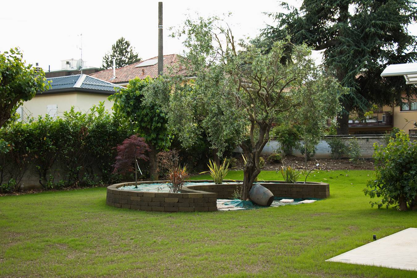 Entire apartment, Magnolia: garden and parking. Vimercate/Monza in Vimercate, Brianza
