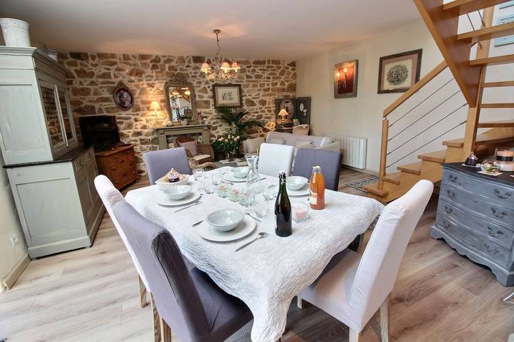 Gîte pour 4 personnes, avec terrasse et jacuzzi ainsi que sauna et jardin à Kermaria-Sulard - 4