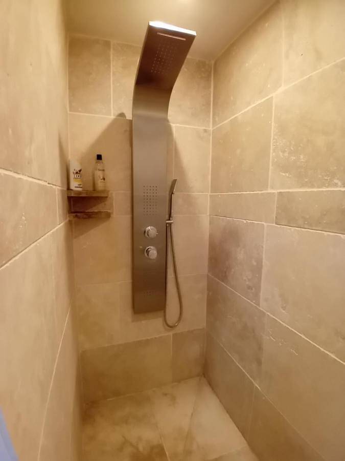 Gîte pour 2 personnes, avec terrasse à Anet