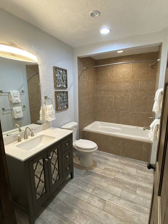 Ganze Wohnung, Ohiopyle Trailside Hotel Room 1 Queen Beds Sleeps 2 /Minutes to Fallingwater in Ohiopyle, Pennsylvania