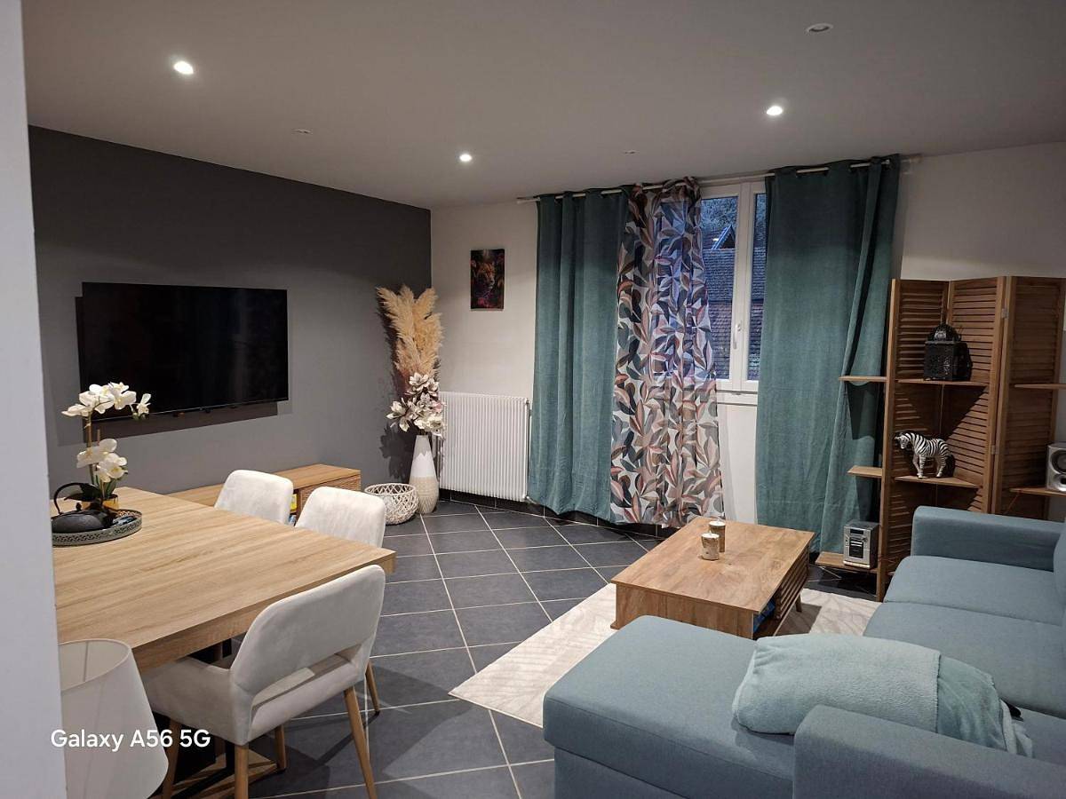 Appartement entier, Two-Bedroom Apartment in Espaly-Saint-Marcel, Haute-Loire