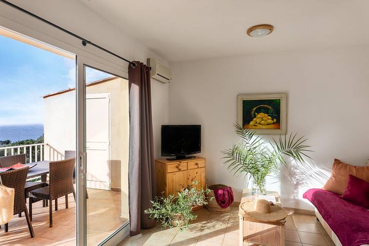 Gîte pour 6 personnes, avec terrasse ainsi que piscine et jardin à Cargèse - 3