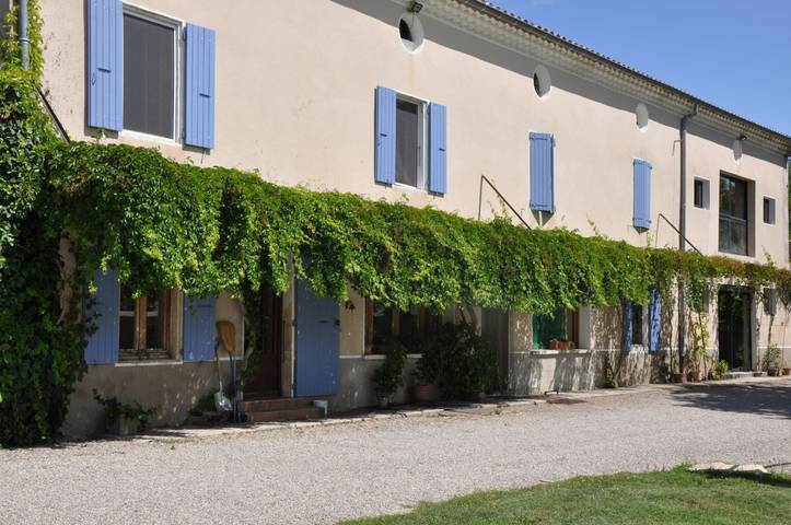 Gîte pour 6 personnes, avec jardin ainsi que piscine et terrasse