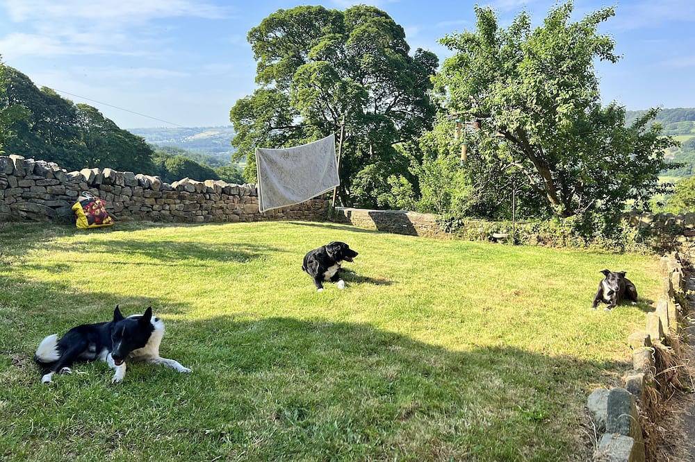 Cosy cottage, stunning views near Chatsworth in Northwood and Tinkersley, Derbyshire