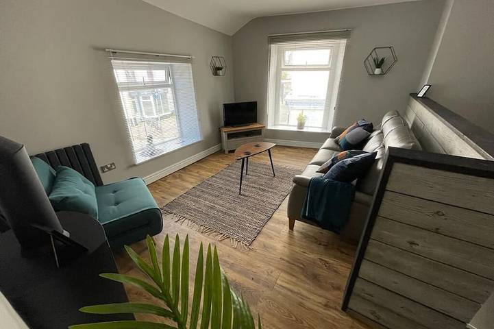 Vacation rental for 3 people, with balcony in Mumbles