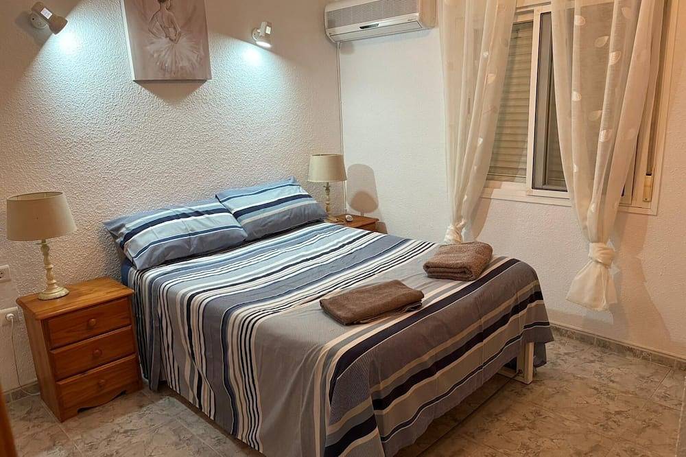 Luxury detatched Spanish Villa Spacious with Private Pool-in Lake Vinuela Valley in Alcaucín, Málaga Province