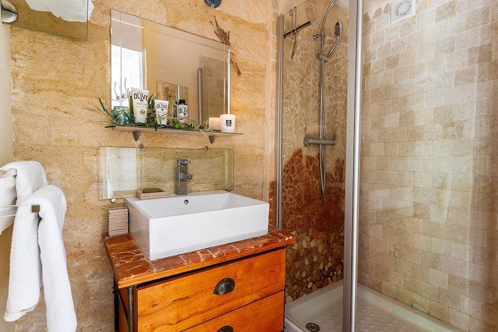 Le Mazet Authentique à Uzès, Clim, Piscine, Jardin, Wifi, Ideal Couple in Uzès, Nimes und Umgebung