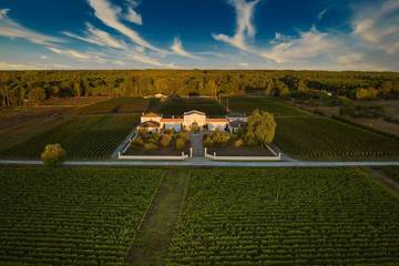 Cottage pour 10 personnes, avec sauna et jacuzzi ainsi que piscine et jardin à Saint-Laurent-Médoc