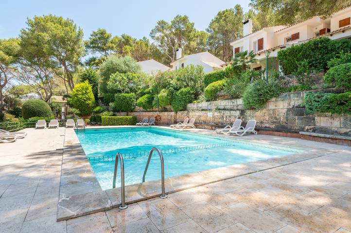 Location de vacances pour 6 personnes, avec balcon ainsi que jardin et bassin pour enfant à Cala Sant Vicenc - 2