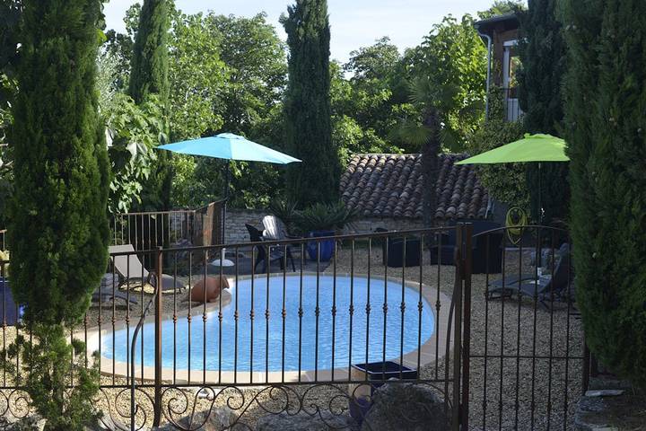 Gîte pour 2 personnes, avec piscine et jardin dans le Gard - 3