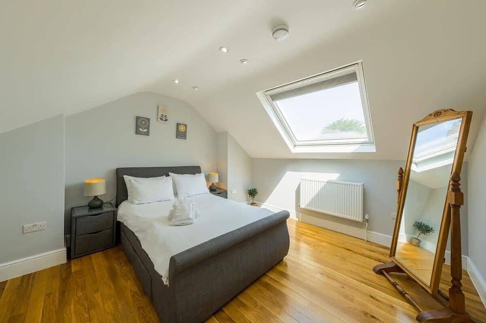 Entire apartment, Two bedroom apartment in North street with parking in Bristol, South West England