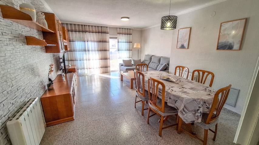 Casa de vacaciones 'Casa García' con balcón, Wi-Fi y aire acondicionado in La Aldea, Delta del Ebro