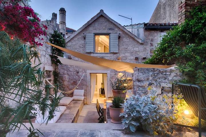 Villa für 8 Personen, mit Balkon und Pool sowie Garten auf Vis