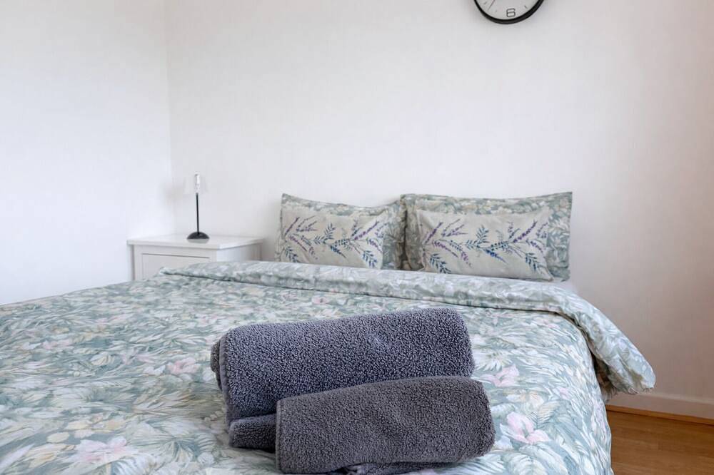 Peaceful 4-bedroom house in quaint stevenage perfect for families & contractors in Stevenage, Hertfordshire