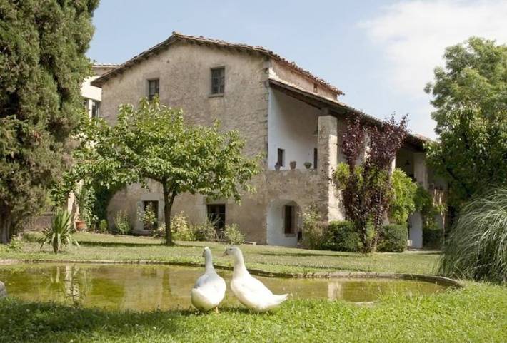 Casa rural para 21 personas, con Terraza y Jacuzzi además de Jardín y Piscina en Garrotxa