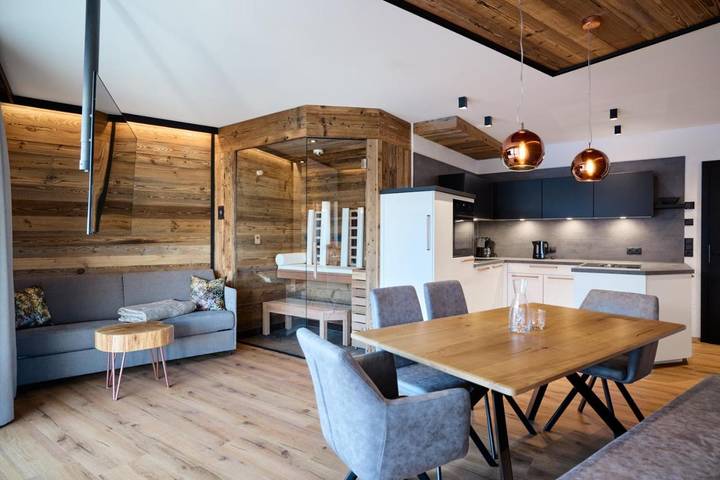 Ferienwohnung für 7 Personen, mit Balkon und Terrasse sowie Garten und Sauna in Ladis