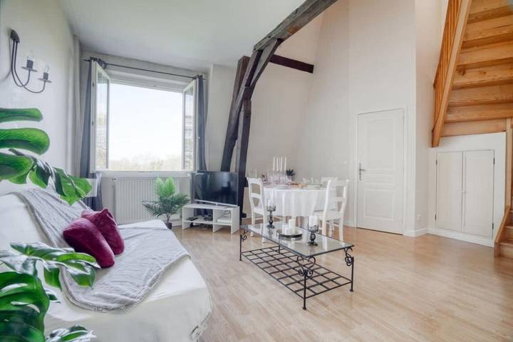 Gîte pour 4 personnes, avec jardin à Monchy-Humières