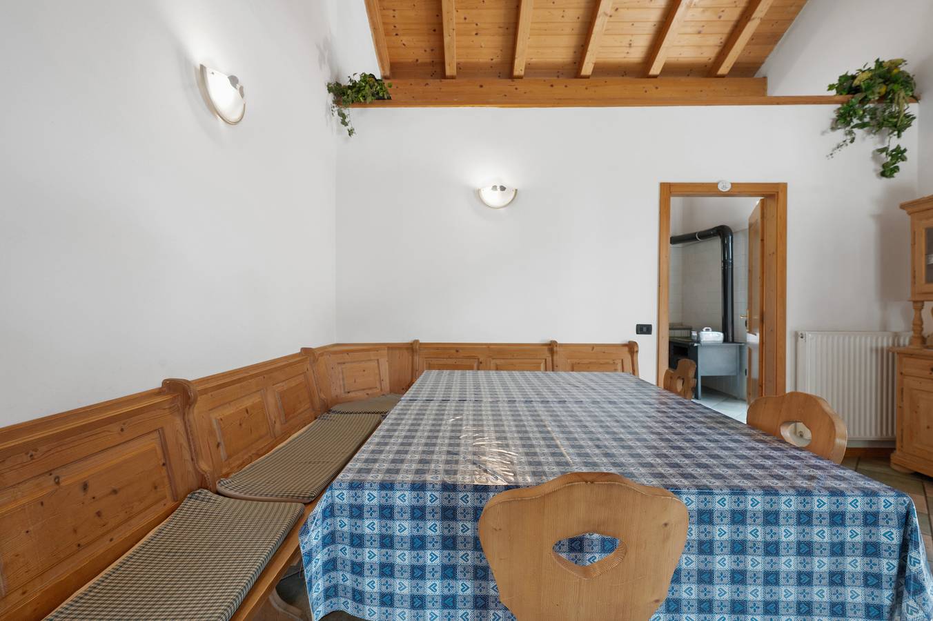 Ganze Wohnung, Ferienwohnung 'Appartamento Red Star' mit Bergblick, Gemeinschaftsgarten und Wi-Fi in Bozzana, Caldes