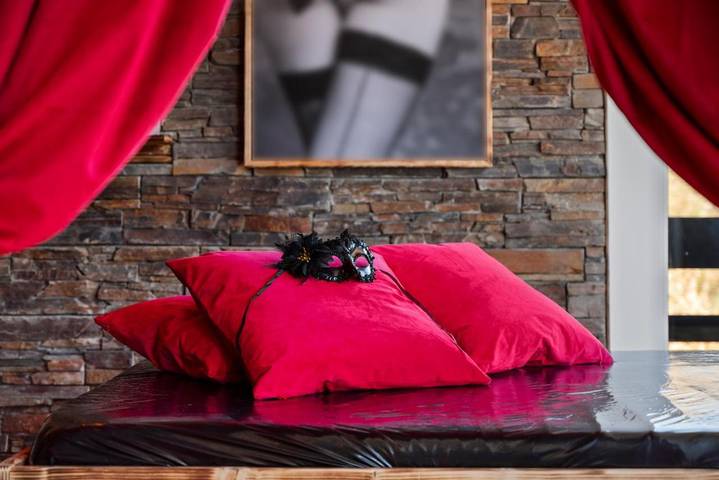 Ferienhaus für 2 Personen, mit Balkon und Whirlpool sowie Terrasse und Sauna in Neubulach - 3