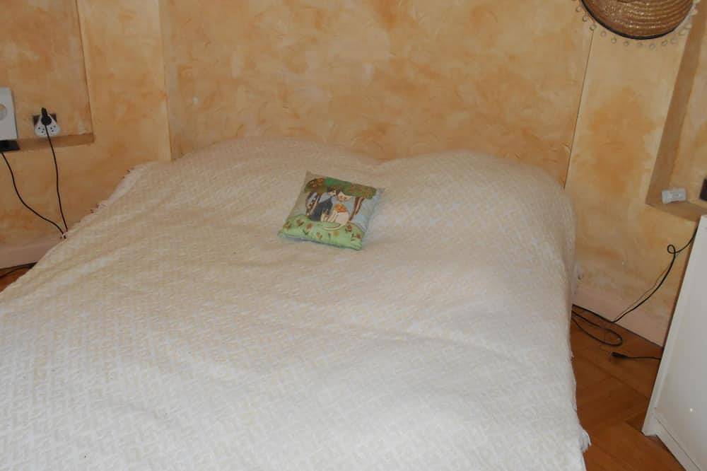 Appartement entier, Appartement confortable dans la campagne face à la montagne in Vauvenargues, Région d'Aix-en-Provence