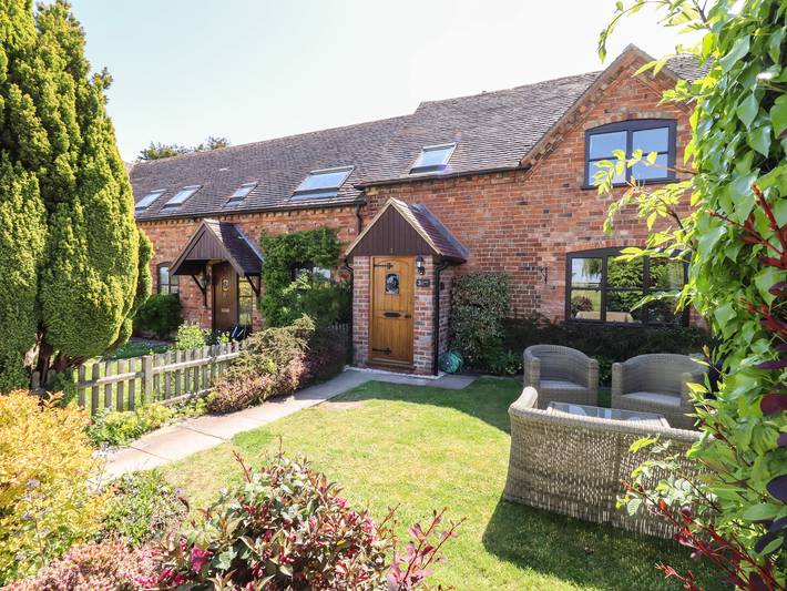 Log cabin for 5 people, with Garden in Worcestershire