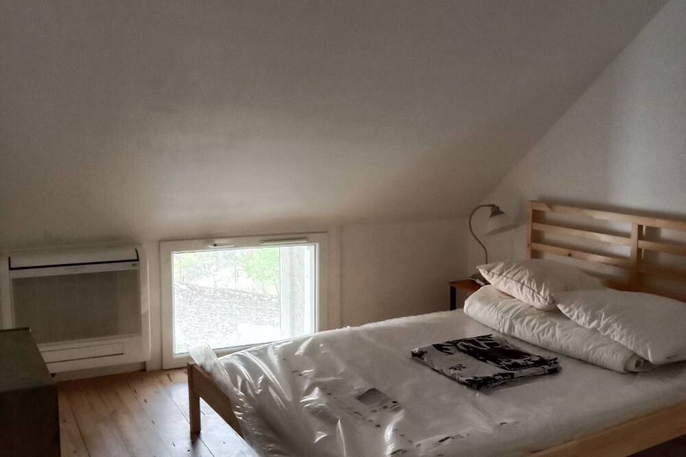 Townhouse with triplex courtyard, quiet location in Montalieu-Vercieu, La Tour-du-Pin und Umgebung