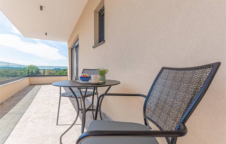 Cozy 1-Bedroom Apartment with Pool, Wifi, and Terrace near Krka River in Sibenik, Šibenik-Knin