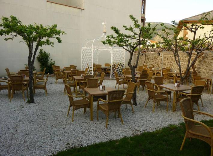 Gîte pour 3 personnes, avec jardin ainsi que terrasse et jacuzzi à La Adrada - 2
