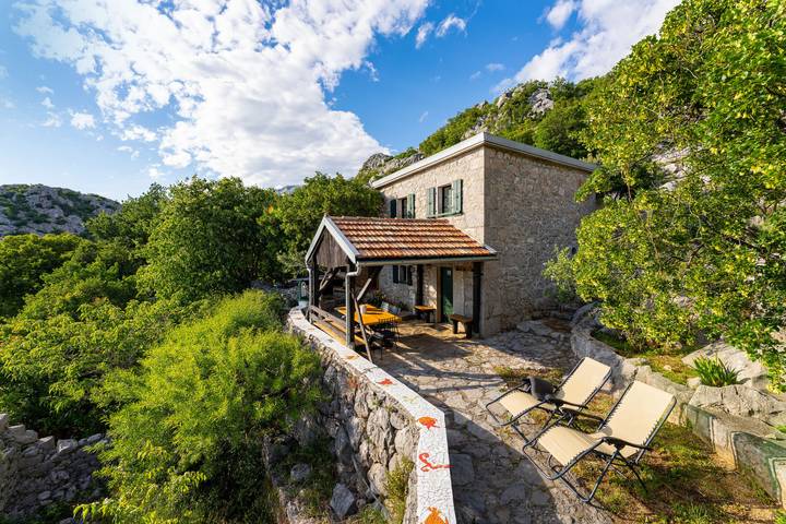 Ferienhaus für 5 Personen, mit Whirlpool und Terrasse sowie Garten in Starigrad