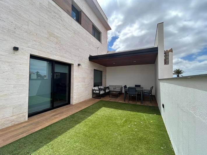 Chalet para 6 personas, con vistas además de terraza y jardín en Ingenio