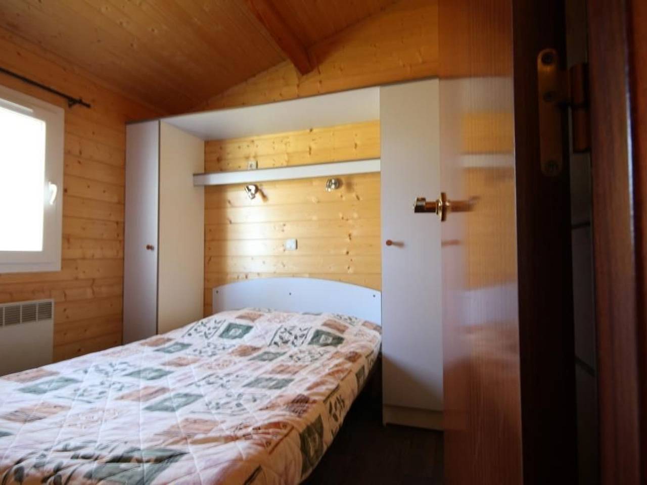 Chalet am Teich mit kostenlosem Angeln und Wlan, Haustiere erlaubt in Planchez, Naturpark Morvan