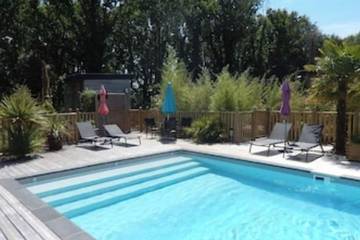 Gîte pour 5 personnes, avec piscine à Le Tour-du-Parc