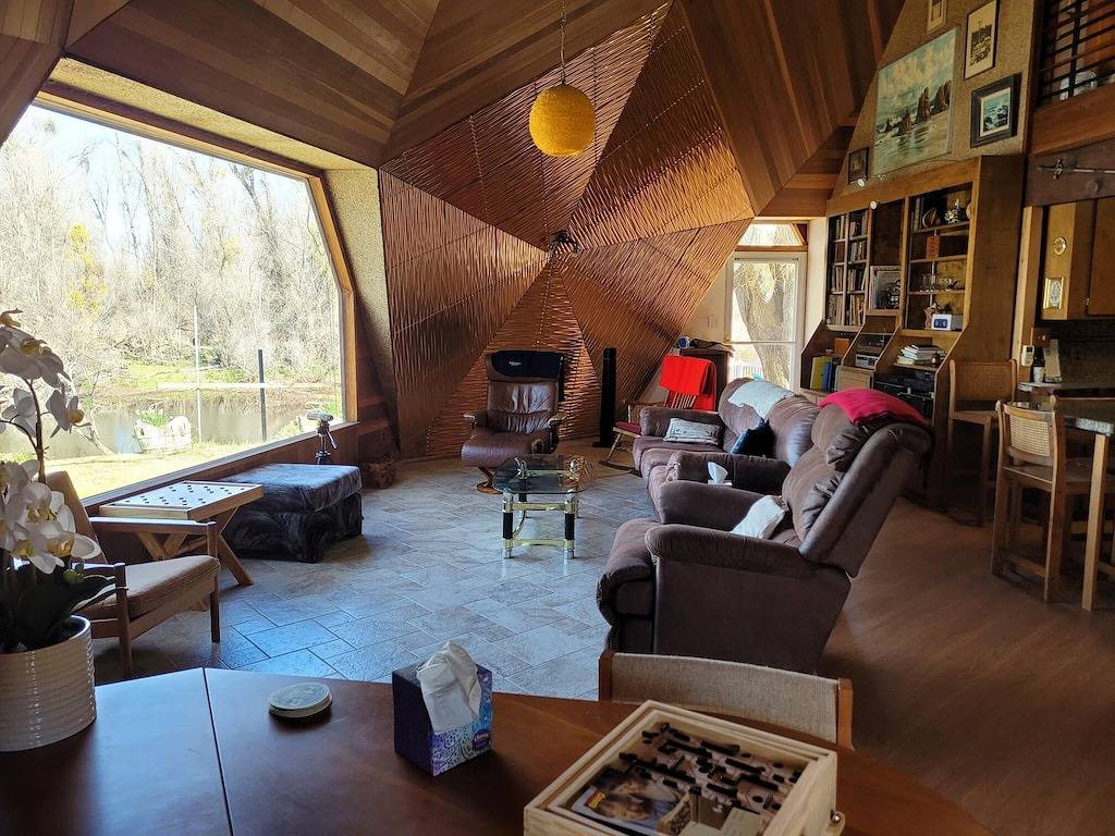 Picturesque sunset views perfect for couples, families and fishermen in California North Coast