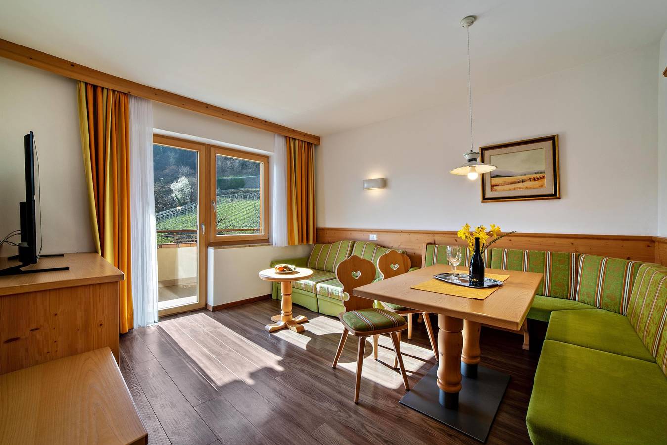 Ganze Wohnung, Ferienwohnung 'Obermoarhof Hönigspitze Og Deluxe' mit Bergblick, Gemeinschaftsgarten und Wlan in Algund, Ortleralpen