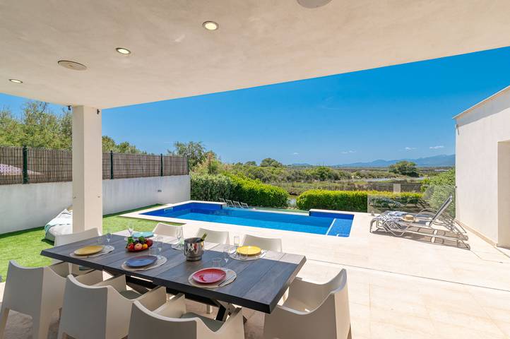 Villa für 8 Personen, mit Balkon und Terrasse sowie Seeblick in Playa de Muro - 4
