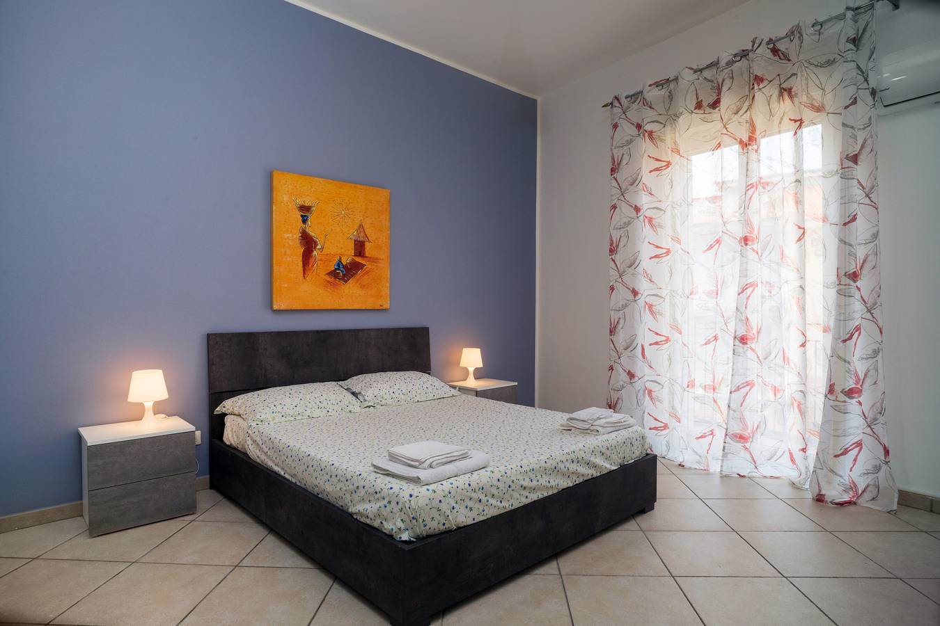 Appartement entier, Appartement de vacances "Casa Cairoli" avec balcon et climatisation in Catane, Province de Catania