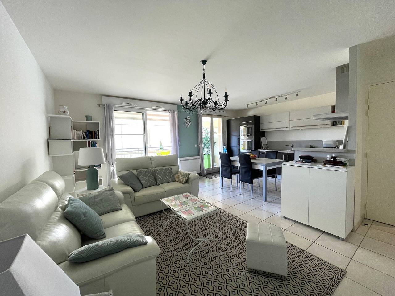 Entire apartment, Charming 2-Bedroom Apartment in Arcachon Center, Wi-Fi, Near Beach and Shops in Arcachon, Arcachon region