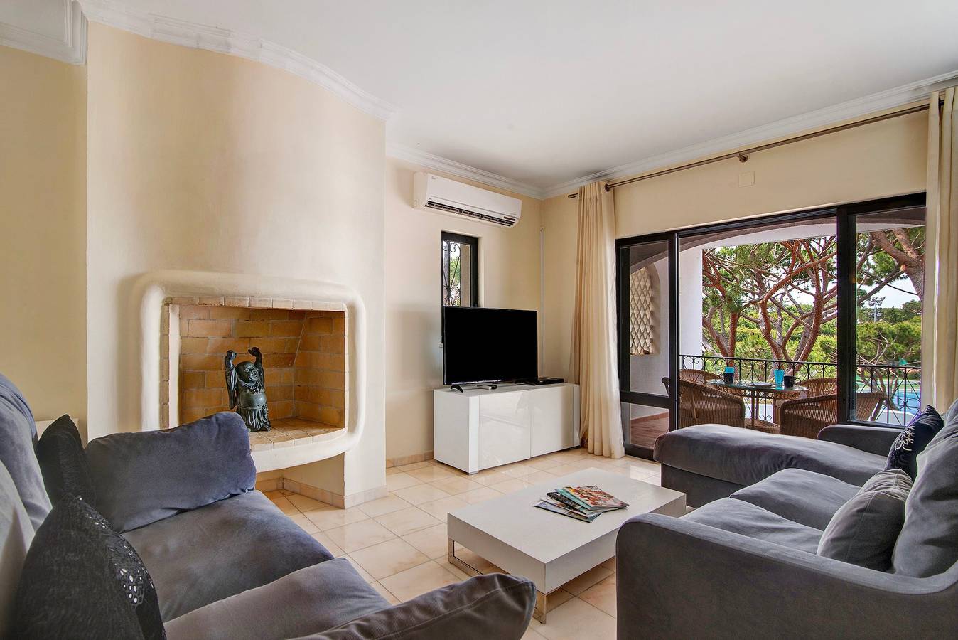 Hel leilighet, Apartment 'Tennis View' with Private Pool, Wi-Fi and Air Conditioning in Vale do Lobo, Almancil