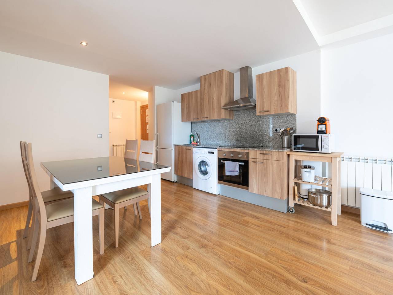 Hel lägenhet, 2-bedroom apartment in Arinsal with parking, 4 guests. in Arinsal, Pal Arinsal