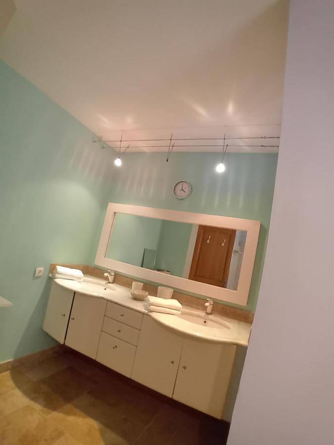 Location de vacances pour 6 personnes, avec jardin ainsi que jacuzzi et piscine, animaux acceptés à Entraigues-sur-la-Sorgue - 2