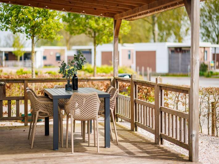Chalet am Maurik-See mit Hängematte in Maurik, Gelderland