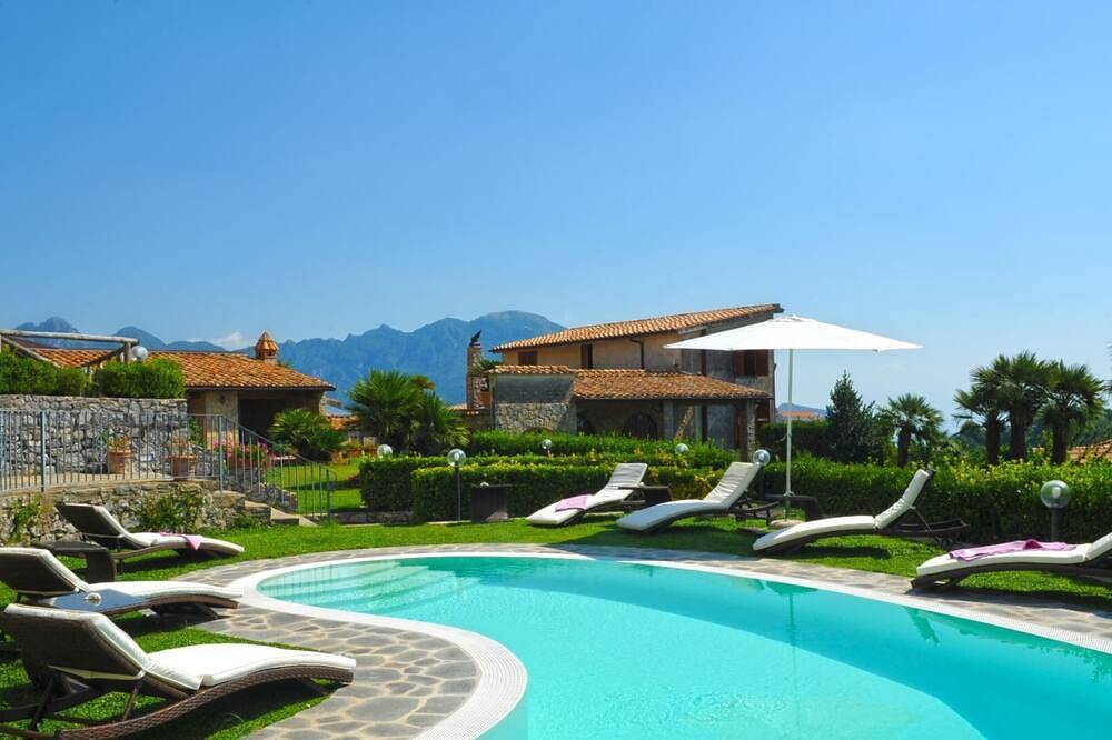 Villa de charme, piscine privée, grand jardin près de Ravello, parking sur demande in Pontone, Scala