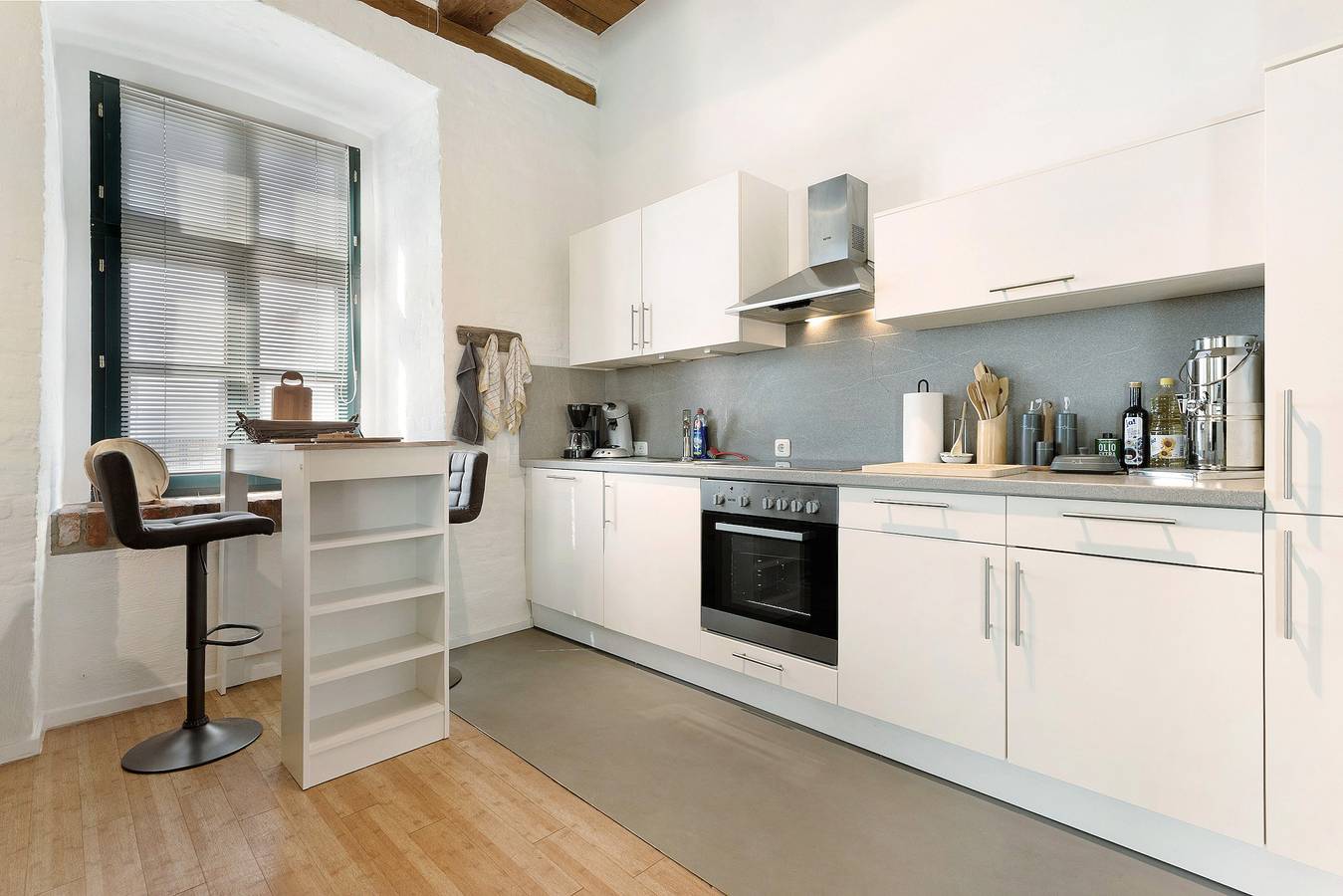 Hel lejlighed, Apartment 'Haus Förde Kanalpackhaus' with Sea View, Shared Terrace and Wi-Fi in Kielerfjorden, Kiel