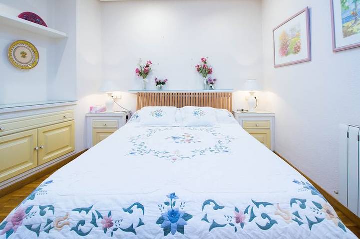 Apartamento entero, Abastos Lujoso y acogedor. 3 dormitorios. Perfecto para familias con niñoswifi. in Arrancapins, Valencia